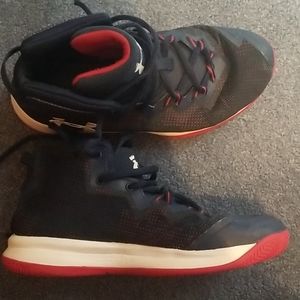 Size 3 Under Armour basketball shoes
